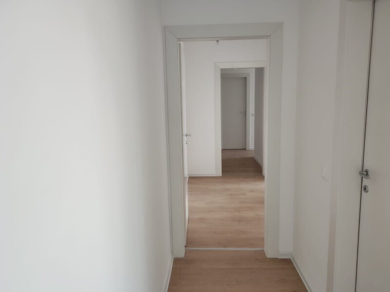 Lacul Straulesti, Mall Colosseum