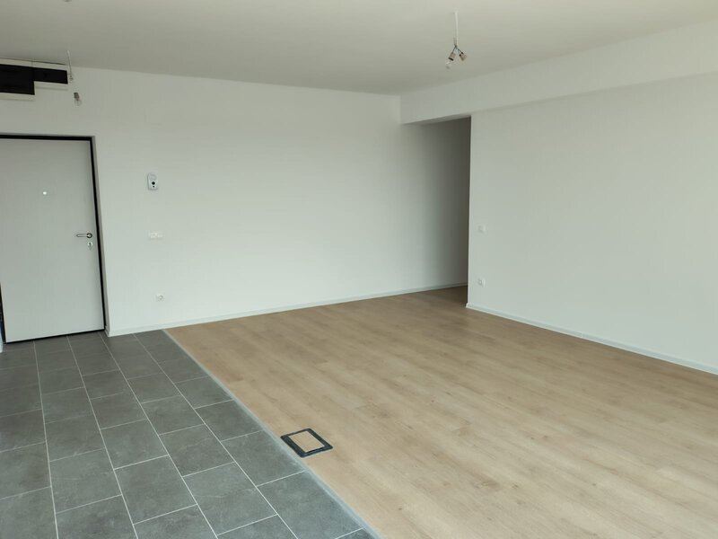 Lacul Straulesti, Mall Colosseum